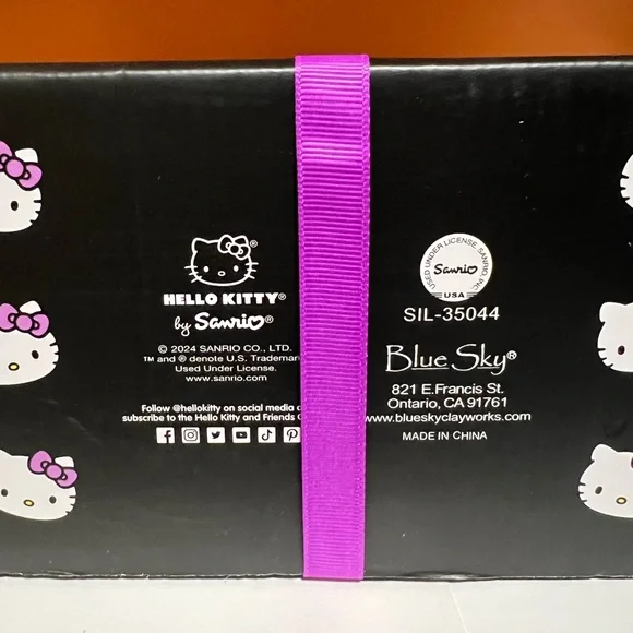 Hello Kitty Halloween Mug
and Figurine Set - Picture 8 of 8